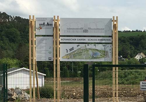 Aufstellung von Informationstafeln